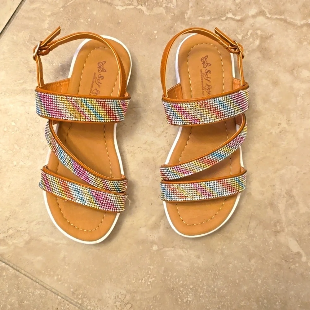 Girl's sandals. Size 1